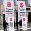 Der Unternehmerkreis "Zukunft in Not" bei einer Aktion auf dem Augsburger Rathausplatz. Am 27. März ist eine Kundgebung in Friedberg geplant. 