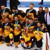 Am 25. Februar 2018 schrieben diese Herren deutsche Eishockey-Geschichte: Die Nationalmannschaft um den Mindelheimer Patrick Reimer (vordere Reihe, Dritter von rechts) unterlag im Finale des Olympischen Turniers Russland mit 3:4 und holte die Silbermedaille.  	