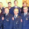 Der neue Vorstand der Feuerwehr Glöttweng mit Geehrten und Gästen. 	