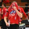 Fassungslos reagiert der Günzburger Sergi Ala Sanchez auf eine der inzwischen 15 Saison-Niederlagen des Handball-Drittligisten VfL Günzburg. 