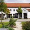 Die Gemeinde Bibertal hat als Schulaufwandsträger in den Sommerferien ihre Hausaufgaben gemacht und die Digitalisierung ihrer Schulstandorte in Kissendorf (im Bild) und Bühl entscheidend vorangebracht.  	