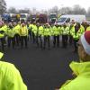 Auf dem Parkplatz des Burgauer Eisstadions sammelten sich die Helfer, bevor es nach Rumänien ging.