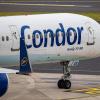 Eine Condor-Maschine am Düsseldorfer Flughafen. Die polnische Fluggesellschaft LOT soll den angeschlagenen Ferienflieger Condor übernehmen.
