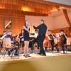 Lucie Sreinová zählte als Gesangssolistin und Konzertmeisterin zu den Stars bei der Veranstaltung, im Bild mit Dirigent Marek Rothbauer. 