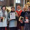 Ehrungen für die fleißigen Sängerinnen: Unser Bild zeigt von links Ruth Jans, Berta Alander, Pfarrer Andreas Specker, Birgit Häutle, und die Pfarrgemeinderatsvorsitzende Helga Hörmann. 	