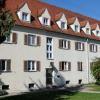 Die Wohnungsbau GmbH Meitingen hat mehrere Wohnhäuser an der Werner-von-Siemens-Straße von der SGL Group gekauft.  	