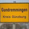 In Gundremmingen. hat ein bislang unbekannter Fahrer eine Straßenlaterne beschädigt, ohne dass dies gemeldet worden wäre. Die Polizei ermittelt. 