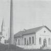 Das Elektrizitätswerk Breitenthal. Das Bild entstand bei der Inbetriebnahme am 16. September 1899. Im Hintergrund der Aufnahme ist die Pfarrkirche zu sehen. 
