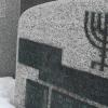 In vielen Gemeinden gibt es Gedenktafeln, wie hier am Standort der einstigen Synagoge in Memmingen am Schweizerberg. Auch in Altenstadt gibt es Stelen, die an den Standort der ehemaligen Synagoge erinnern. Der Markt möchte nun einem Verein beitreten, der sich der jüdischen Geschichte widmen möchte. 