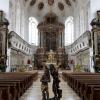 93 Menschen dürfen an den Gottesdiensten in der Basilika St. Peter in Dillingen teilnehmen. Wie viele werden kommen?  	
