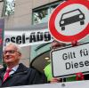 Die gerichtlich durchgesetzten Fahrverbote für Diesel-Fahrzeuge sind ein Erfolg der Deutschen Umwelthilfe und ihres Geschäftsführers Jürgen Resch. Jetzt stand ihr Vorgehen gegen Autohändler auf dem Prüfstand. 