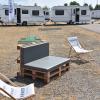 In einen kleinen Campingplatz verwandelte Fendt-Caravan diesen Teil des Firmengeländes, um die aktuellen Zahlen und Modelle zu präsentieren.