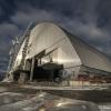 Dieser 100 Meter hohe und 36.000 Tonnen schwere Stahlbogen soll die Atomruine Tschernobyl 100 Jahre lang umhüllen und vor austretender Strahlung schützen.