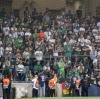 Gladbach-Fans durften in Istanbul keine Fahnen mit Kreuz-Symbolen zeigen.