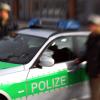 Weil ein Unbekannter in Vöhringen ein Auto demoliert hat, sucht die Polizei nach Zeugen.