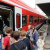 Vor allem viele Schüler aus dem Schulzentrum benutzen den Bahnhof in Neusäß.	