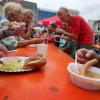 Das gemeinsame Essen von Lebensmittelspenden bildet den Höhepunkt des 21. Bundestreffens der Tafeln Deutschlands.