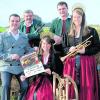 Freuen sich auf die Neuauflage des Walkertshofener Weihnachtsmarktes: Bürgermeister Sven Janzen sowie Adolf Hägele, Margit Dempf, Florian Ziegler und Kathrin Kress (von links). Foto: Kleber