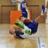 Bis zum Umfallen kämpften die Basketballer aus Donauwörth (in Blau) und aus Nördlingen im Derby. Die Rieser hatten letztlich die Nase vorn. 
