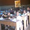Für die Schule von Ambohitsara auf Madagaskar, hier die Schüler beim Mittagessen, spenden die Lehrer des Königsbrunner Gymnasiums. 