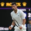 Hat sich ins Wimbledon-Viertelfinale gekämpft: Novak Djokovic feiert einen Punktgewinn. Dort geht es für ihn gegen Jannik Sinner. 