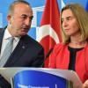Der türkische Außenminister Mevlüt Cavusoglu mit der EU-Chefdiplomatin Federica Mogherini.