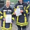 Die Freiwillige Feuerwehr Untermeitingen verteilte Rettungskarten für Autos und der Andrang war enorm.
