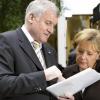 CSU-Chef Horst Seehofer stellt sich bei den Verhandlungen über ein EU-Gesamtpaket zur Euro-Rettung an die Seite von Kanzlerin Angela Merkel. Archivfoto: Soeren Stache dpa