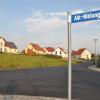 Die Gemeinde Kaisheim investiert in Wohngebiete: In Leitheim (oberes Bild) entsteht ein neues, im „Krummfeld“ im Kernort sind fast alle Grundstücke verkauft. Deshalb will die Kommune neues Bauland schaffen.  
