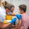Nach der neuen Impfempfehlung lassen sich auch mehr Kinder und Jugendliche ab zwölf gegen Corona impfen. 