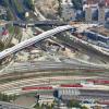 Blick auf das Ende beziehungsweise den Anfang der Neubaustrecke am Ulmer Hauptbahnhof. Vielleicht schon im Jahr 2021 fahren die Züge aus oder in Richtung Stuttgart unter der weißen Straßenbahnbrücke hindurch in den Albabstiegstunnel. 