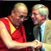 Gute alte Bekannte: der Dalai Lama (links) und der Journalist Franz Alt bei einem Treffen in Berlin. 	