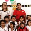 Lea Kaiser mit ihren Kindergartenkindern beim Freiwilligendienst in Peru.