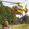 Mit einem Rettungshubschrauber wurde der Jugendliche in eine Klinik gebracht. 	