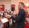 Hier gibt die Nummer eins den Ton an. Beim Fanklub-Treffen stattete Bayern-Torwart Manuel Neuer den Mitgliedern der „Bayernfreunde ’95 Unterallgäu“ einen Besuch ab.