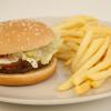 Burger und Pommes halten sich erstaunlich lange. In Island feiert der "Last Burger", den ein Kunde 2009 bei McDonald's gekauft hatte, nun sein 10-jähriges Bestehen.