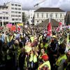Verdi macht Kundgebung am Streiktag. Zuvor Demos Willy-Brandt-Platz und Kälberhalle in Richtung Rathaus                                          