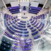 Der leere Plenarsaal des Deutschen Bundestages: Attraktive Abgeordnete fehlen häufiger bei Sitzungen. 