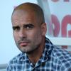 FCB-Trainer Pep Guardiola zeigte sich in Memmingen leger gekleidet.