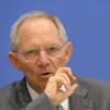 Finanzminister Schäuble müsse «im Kabinett sein Veto einlegen» gegen Steuersenkungen, sagte der SPD-Vorsitzende Sigmar Gabriel. 
