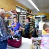 Der Dorfladen im Ortszentrum von Biberbach bietet ein breites Angebot. Nun sorgen geänderte Mietbedingungen für Probleme. 