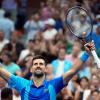 Novak Djokovic jubelt nach seinem Sieg.