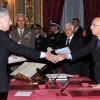 Italiens neuer Ministerpräsident Monti (l) und Staatspräsident Napolitano bei der Vereidigungszeremonie des neuen Kabinetts. 