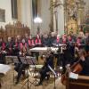 Der Singverein Wallerstein stimmte mit seinen beiden Chören, dem Männerchor und dem Ensemble Intermezzo, die Besucher seines Konzertes in der Kirche St. Alban auf die Weihnachtsfeiertage ein. 
