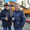 Bei strahlendem Wetter feierten die Schlorper auf dem Marktplatz in Krumbach Winterfest und stellten ihren Narrenbaum auf.