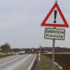 Die Kreuzung zwischen Mering und Unterbergen war ein Unfallschwerpunkt. Ein Kreisverkehr soll jetzt mehr Sicherheit bringen.