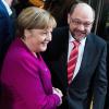 Schulz will rote Politik durchsetzen, Merkel kommt im fuchsiafarbenen Oberteil: Welche Farben eine künftige Regierung prägen werden, ist zum Beginn der Sondierungen noch offen.