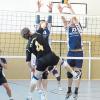 Gut läuft es für die Volleyballer des TSV Inchenhofen (in Blau). 