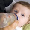 Rückruf bei Lactalis wegen Salmonellen-Gefahr in Babymilch. 