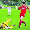 Den berühmten einen Schritt zu spät kam die TSG Thannhausen II (hier Michael Weser) beim Auftritt in Oettingen. Foto: Ernst Mayer